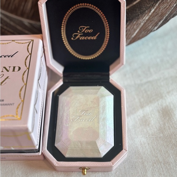 Too Faced Diamond Light Multi-Use Diamond Fire Highlighter • 12g / 0.42oz - Picture 6 of 8